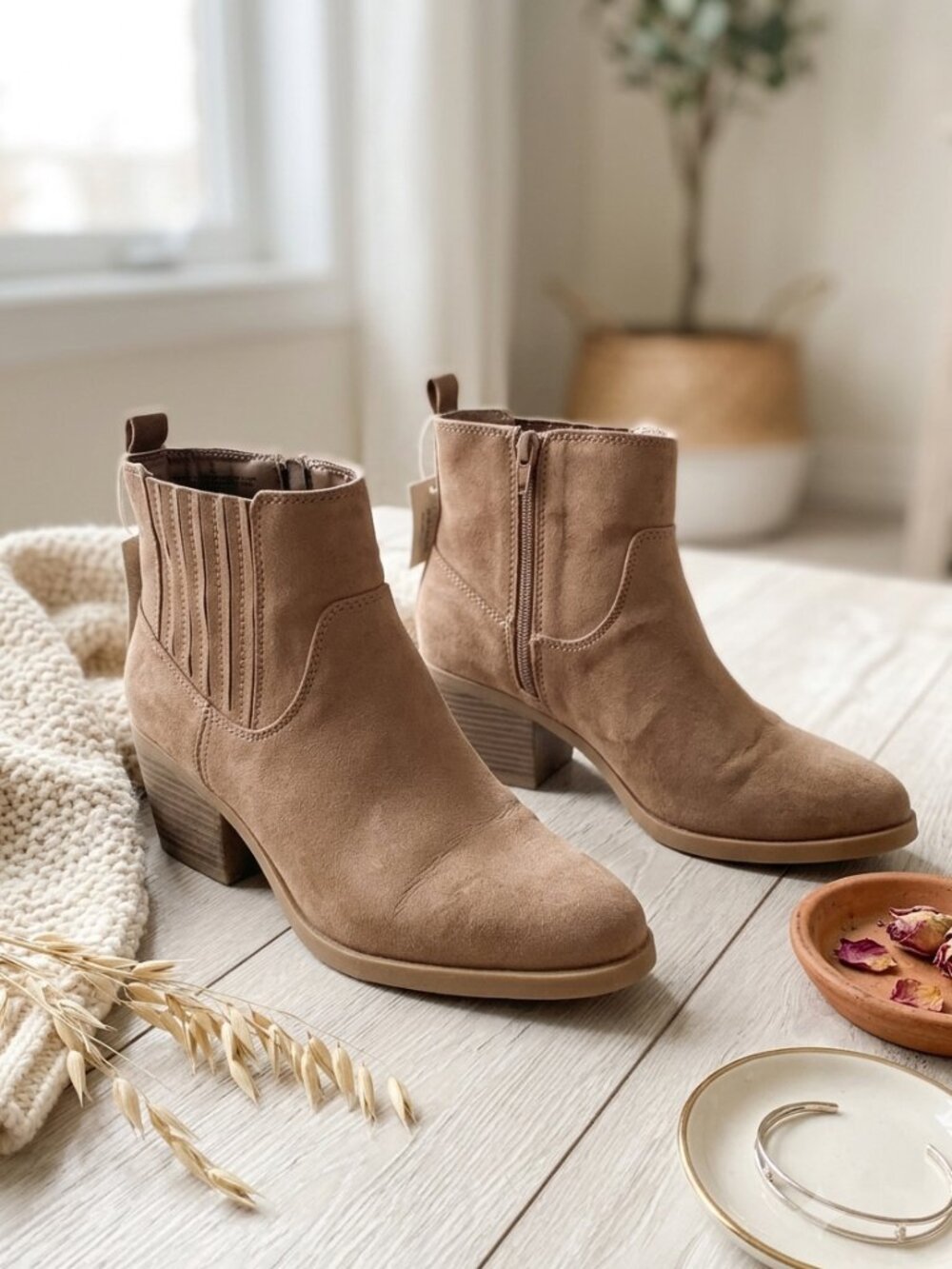 Old Navy Ankle Boots Faux Suede Western Block Heel Mocha Latte Size 8